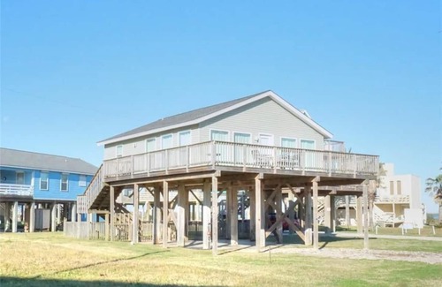 Surfside Beach House | Cozy and Clean steps from the beach. Gulf views <3