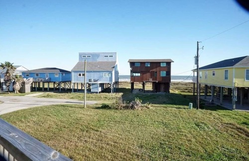 Surfside Beach House | Cozy and Clean steps from the beach. Gulf views <3