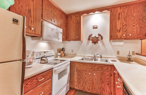 Hinckley House | Cozy and comfortable accommodations in picturesque country setting