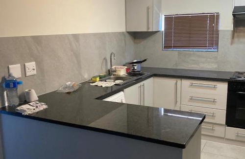 Bloubergstrand House | Cozy and Comfy Room in a 2 Bedroom Apartment