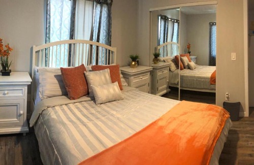 Downtown Los Angeles House | Cozy and Comfy Rooms Near SOFI Stadium, DTLA, USC, LAX, HOLLYWOOD, BEACHES Shared Home
