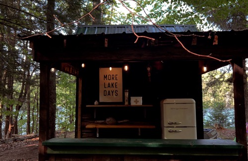 Croghan House | Cozy and private lakefront cabin - perfect for large groups & family reunions!