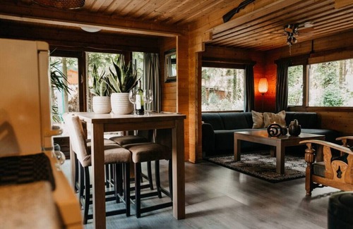 Krachtighuizen Cottage | Cozy and romantic forest house at Veluwe