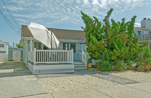 Sea Isle City Condo | Cozy and Roomy Beachside Bungalow in Sea Isle