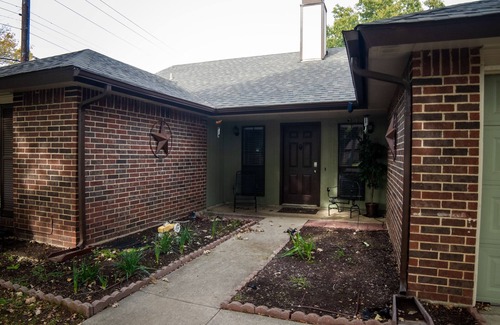 Denton House | Cozy and Spacious Denton Getaway