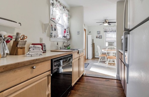 Ocean Park Condo | Cozy and tranquil retreat, just a short walk from the pristine beach!