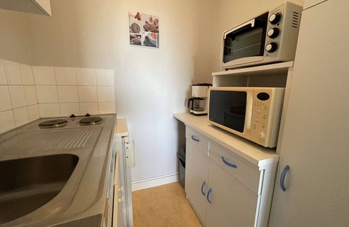 Saint-Hilaire-de-Riez Apartment | Cozy apartment near beach with balcony and sea view