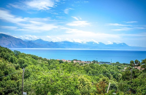 Policastro Bussentino Apartment | Cozy apartment on Campania's beautiful west coast.