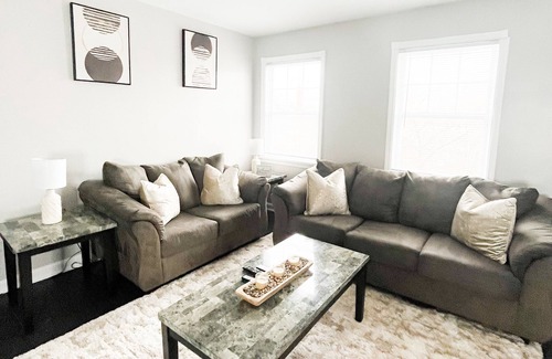 Kamm's Corners Apartment | Cozy apartment conveniently located 7 Min away from Cleveland Hopkins Airport!