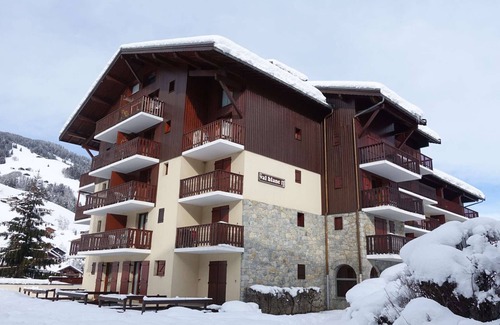 Areches Apartment | Cozy apartment 3-5 pers, pool, near slopes, village center