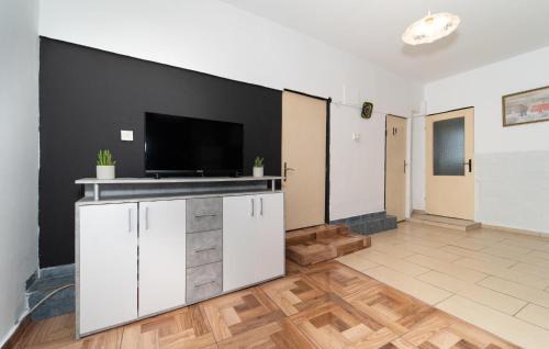 Donji Karin Apartment | Cozy Apartment In Benkovac With Wifi