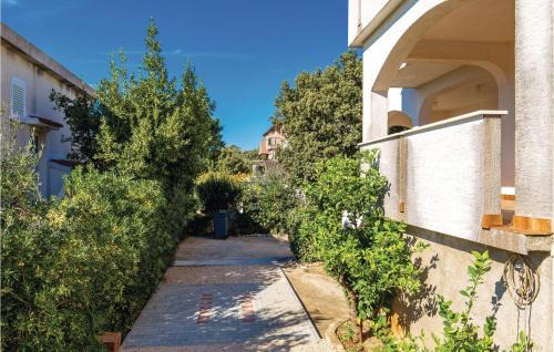 Mandre Apartment | Cozy Apartment In Mandre With Wifi