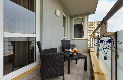 Mokotow Apartment | Cozy Apartment Near Airport by Renters