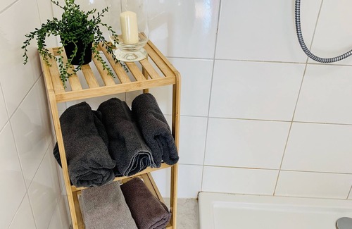 Homburg Apartment | Cozy apartment near the university: with double bed, kitchenette and bathroom