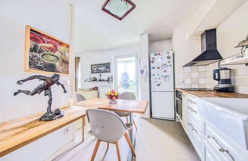 Begles Apartment | Cozy Apartment with Covered Terrace and Free Parking in Bègles