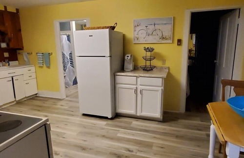 Wabasha Apartment | Cozy Apartment with Deck 1 Min. from Mississippi River & National Eagle Center.