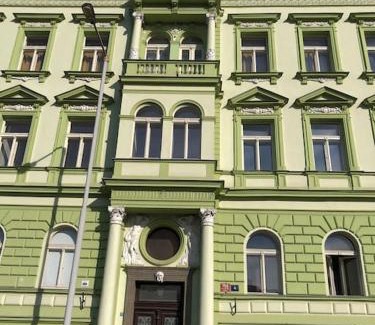 Prague 2 Apartment | Cozy apartment with garage