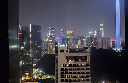 Medan Tuanku Apartment | Cozy Apartment with Spectactular Skyline View of the City