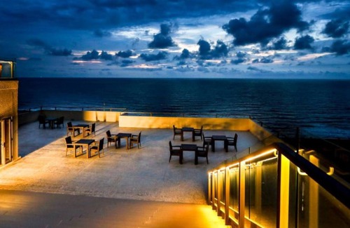Negombo Apartment | Cozy apartment with WiFi and AC with a spectacular view of the Ocean