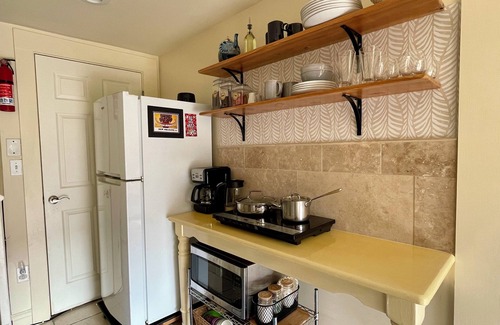 Marlyville - Fontainebleau Apartment | Cozy Apt near Tulane Univ with Off Street Parking on a quiet and safe street