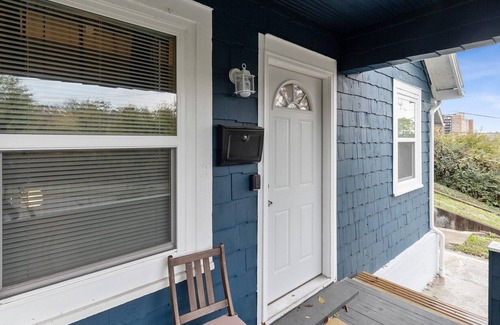 CUF Apartment | Cozy APT near UC, Hospital and Zoo! Amazing Location! by RedAwning