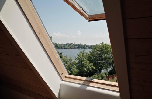 Schwerin Apartment | Cozy attic apartment in listed villa with lake view