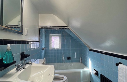 Southeast Yonkers Apartment | Cozy Attic Apartment with a View