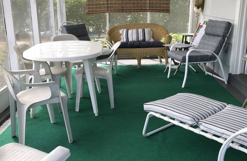 Westbrook Center Cottage | Cozy beach cottage. Less than a 2minute walk to the beach.