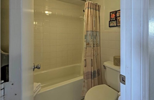 Indialantic By The Sea Resort | Cozy Beach Retreat | Couple Room w/Partial Ocean View & Pool Access