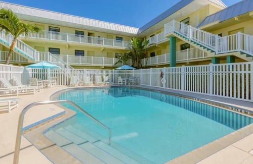 Indialantic By The Sea Resort | Cozy Beach Retreat | Couple Room w/Partial Ocean View & Pool Access