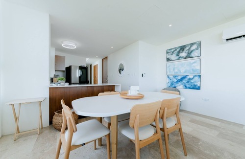 Miramar Apartment | Cozy beachfront apartment with ocean views, pool and balcony