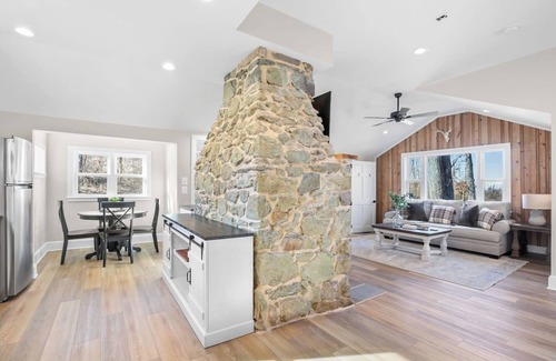 Bluemont House | Cozy Bear Chase Cottage