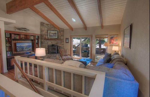 Incline Village House | Cozy Bear Lodge by Lake Tahoe Accommodations