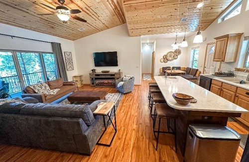 Sierra Pines Cabin | Cozy Blue Cabin in the Pines