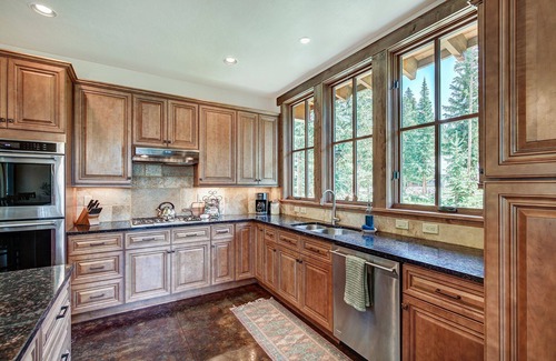 Blue River House | Cozy Breckenridge Ski Home Escape and relax in a secluded getaway. Sleeps 8n