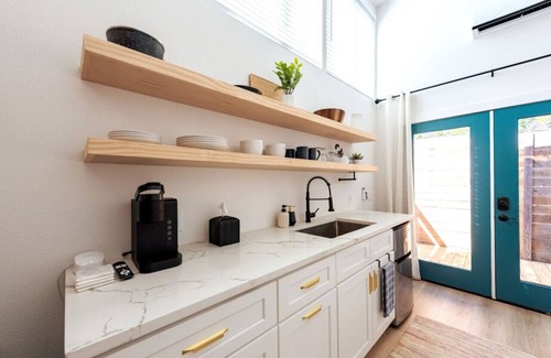 Blackshear-Prospect Hill House | Cozy & Bright Mid-Century Gem in Eastside Action!