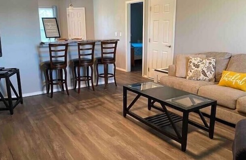 Broken Arrow House | Cozy Broken Arrow Home - Special Pricing for 30+ day stays!