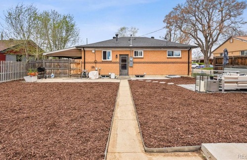 Twin Lakes House | Cozy Bungalow in Perfect Location