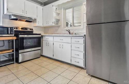 Twin Lakes House | Cozy Bungalow in Perfect Location