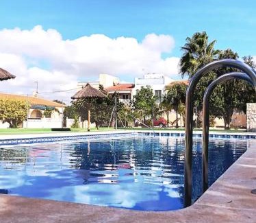 San Fulgencio House | Cozy Bungalow with a Pool and not far from a BEAUTIFUL beach