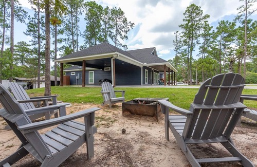 Brookeland House | Cozy bunk house minutes from boat ramp