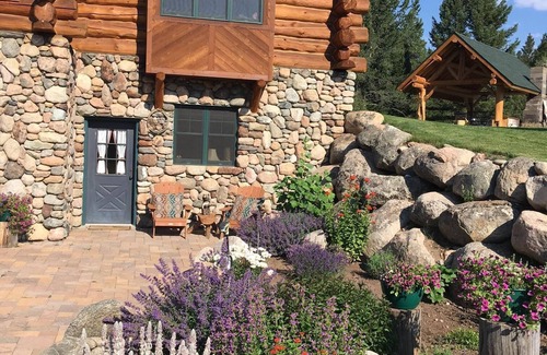 Cody Cabin | Cozy, Bunkhouse Room For Two in Owners Cabin with Outdoor Kitchen