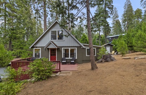 Mi-Wuk Village Cabin | Cozy Cabiñita: A Peaceful Retreat in Nature