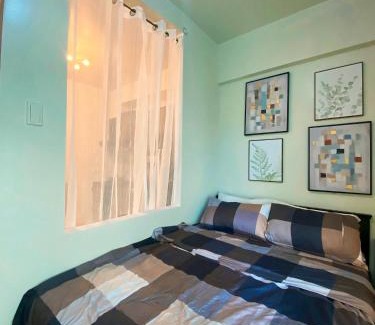Pinagsama Apartment | Cozy Cabin by JLS Near Venice Grand Canal Mall