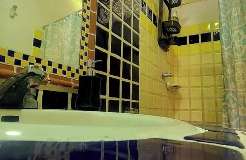 Apiay Cabin | Cozy cabin Family Room in wonderful Villavicencio with WiFi, AC