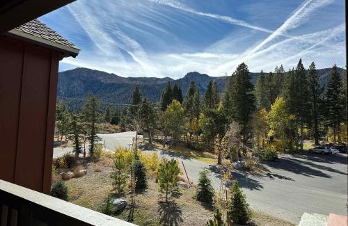 Mammoth Lakes House | Cozy Cabin for 8 Close to Eagle Lodge