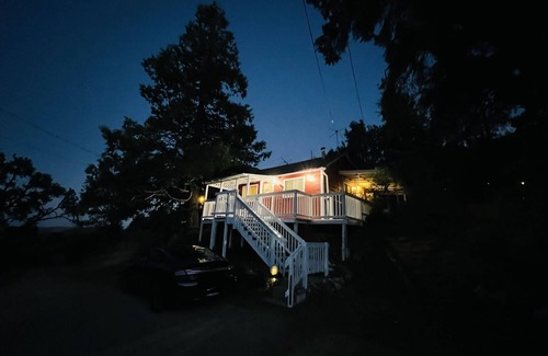 Frazier Park Cabin | Cozy Cabin Getaway