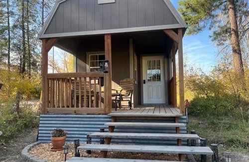 Evergreen Cabin | Cozy cabin in charming Kalispell near Glacier Park