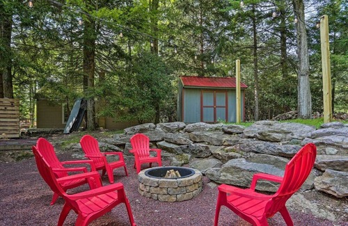 Lake Harmony Cottage | Cozy cabin in Lake Harmony, PA! Lake, Hot Tub, Fire pit! Explore the Poconos!