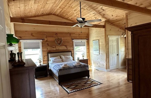 Glade Spring Cabin | Cozy Cabin in Small town USA
